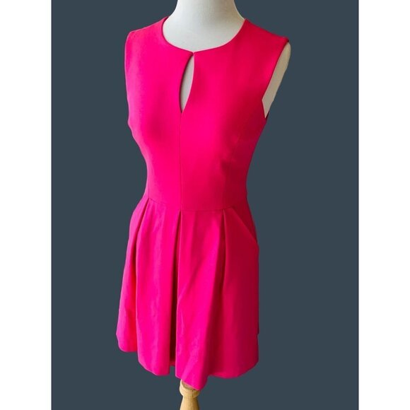 TRINA TURK LADIES SLEEVELESS PINK KEHOLE LINED POCKETS PLEATED SKIRT DRESS EUC 4 - Picture 1 of 6